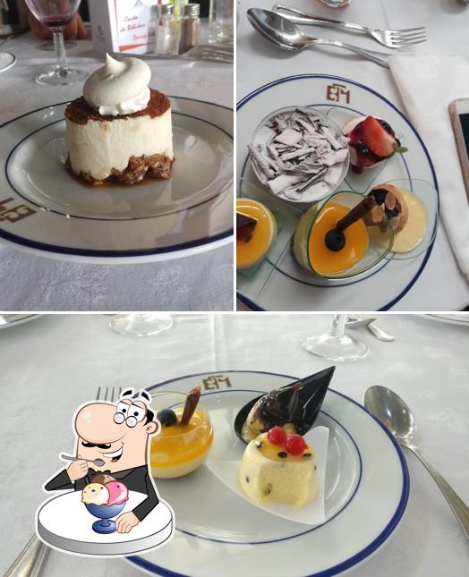 Restaurante do Hotel Escola provides a range of desserts