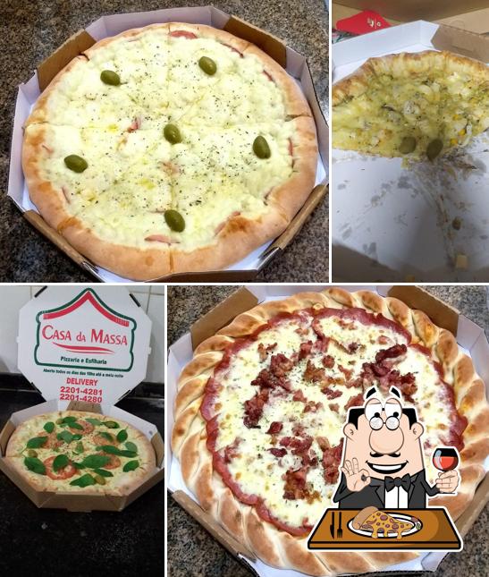 Experimente pizza no Casa da Massa Pizzaria e Esfiharia