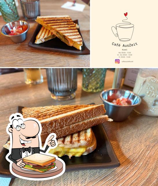 Sandwichs au fromage grillé à Café AusZeit