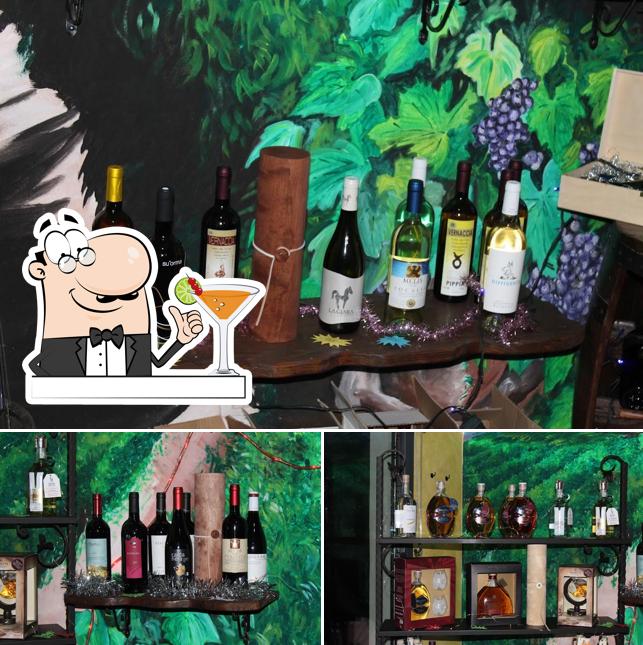 Prenditi un drink a Enoteca il Vigneto - Guspini