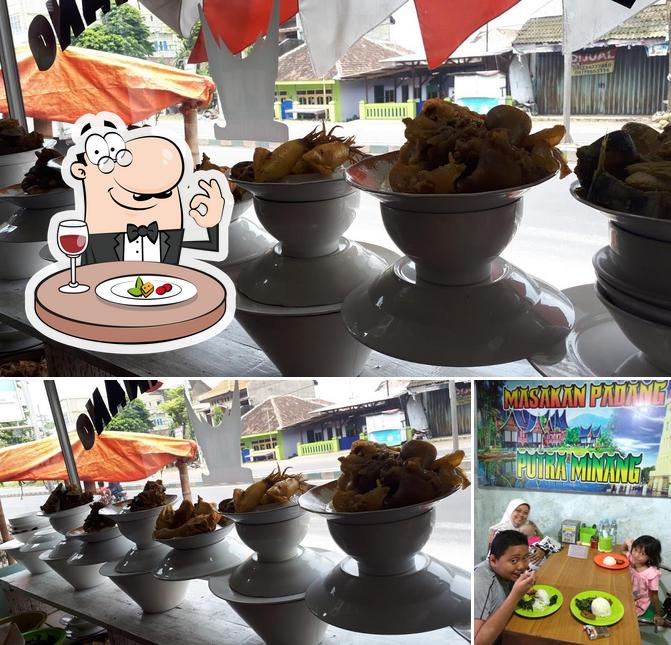 Rumah Makan Padang Putra Minang Restaurant Indonesia Jalan Raya