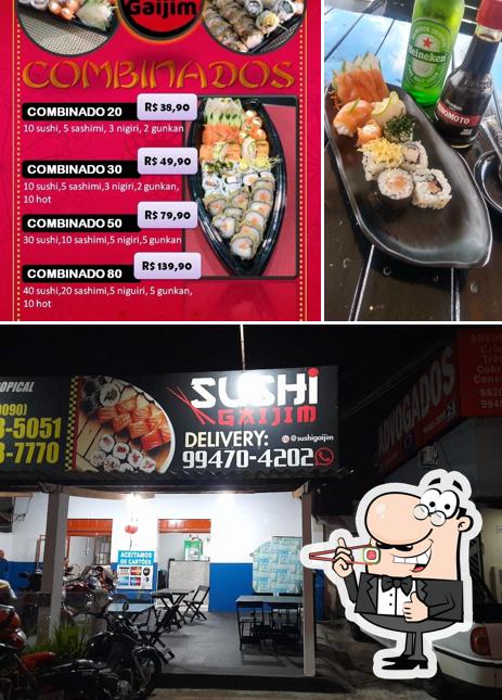 Rolos de sushi são servidos no Sushi Gaijim