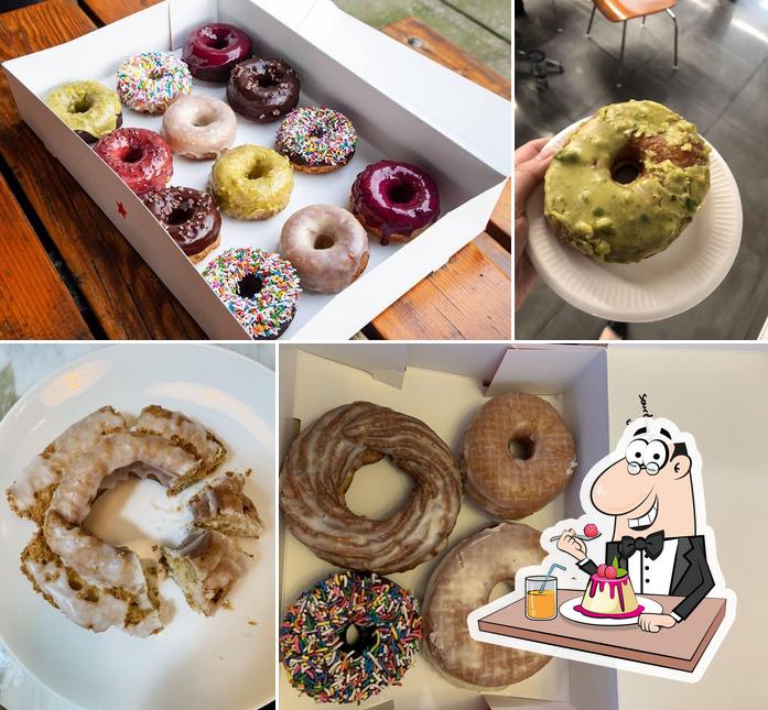 49th Parallel Café & Lucky's Doughnuts - Thurlow offre une sélection de desserts