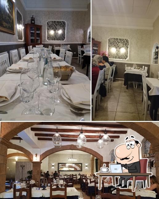 Siediti a un tavolo di Bacchus Il Pesce E Il Vino
