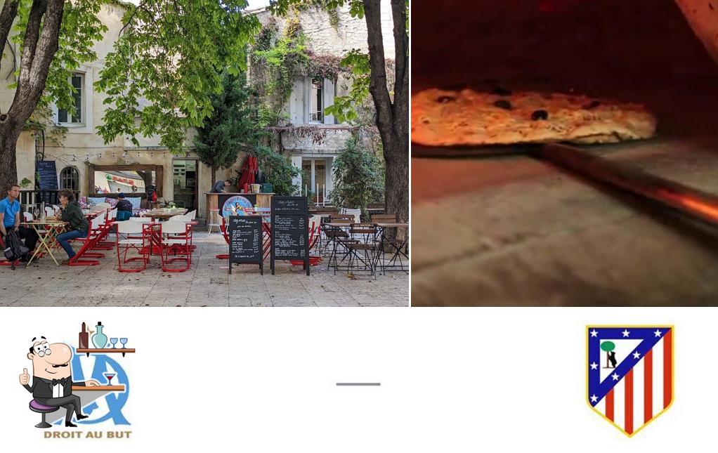 Voici l’image indiquant la intérieur et pizza sur Pizza Glanum