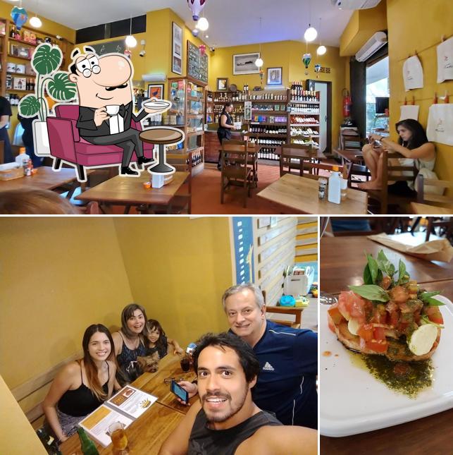 O interior do Maya Café