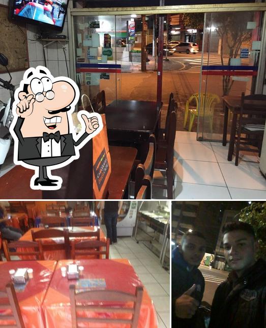 O interior do Pizzaria Novaes