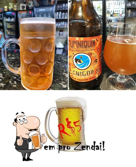 Peça um copo de cerveja leve ou escura