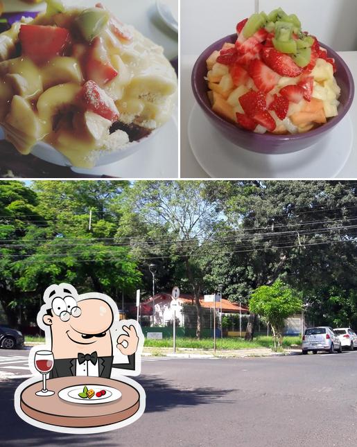 Dê uma olhada a imagem apresentando comida e exterior no Tenda do Açaí