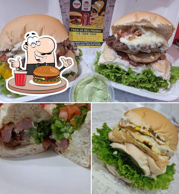 Peça um hambúrguer no Melhor Opção Burgers & Dogs