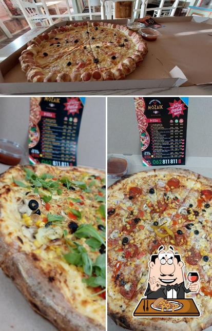 Pide una pizza en Mozaik Restoran i Pizzeria
