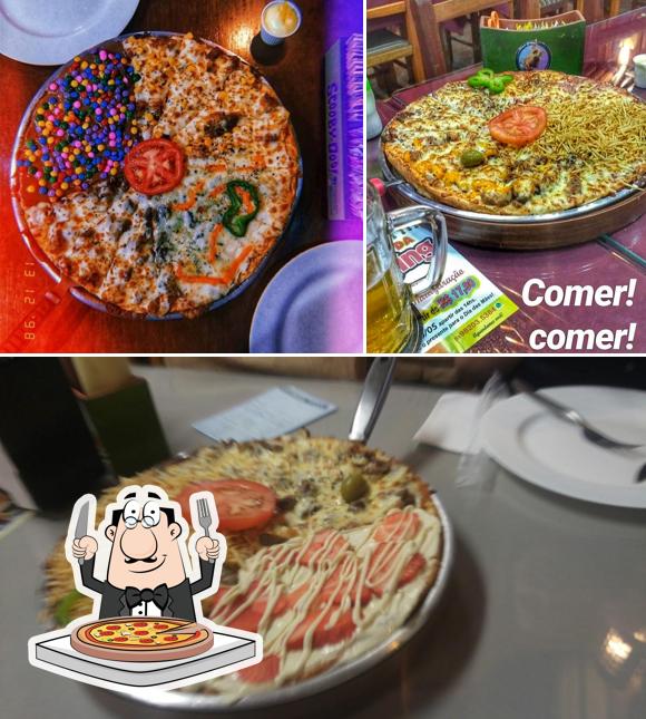 Try out pizza at Scooby-Doo Lanches