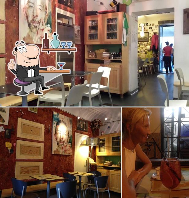 Siediti a un tavolo di Basquiat Cafè