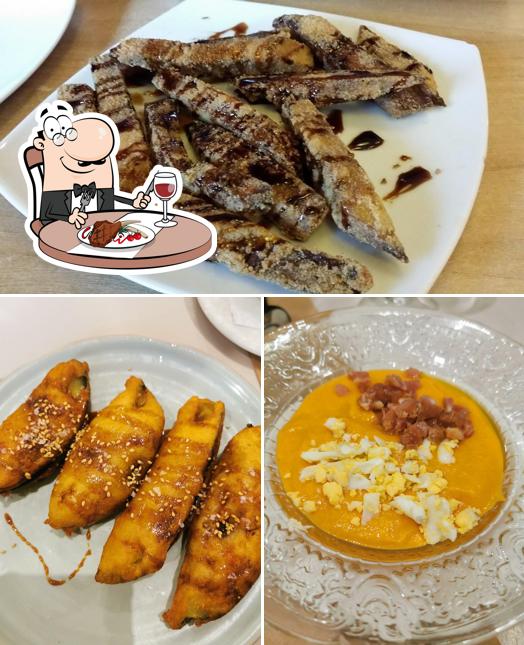 Try out meat dishes at Bodegas Mezquita (Corregidor)