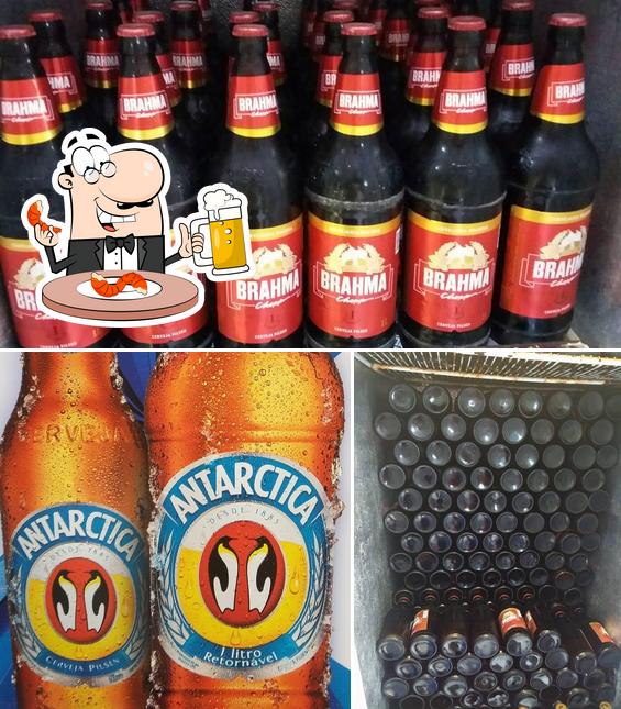 Desfute uma tulipa de cerveja leve ou escura