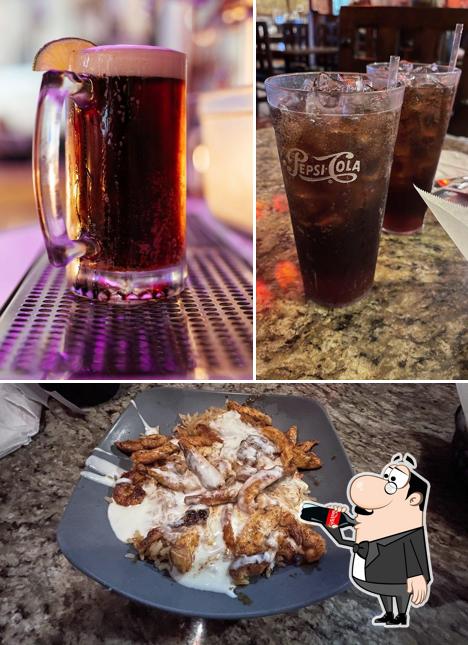 Это снимок, где изображены напитки и еда в San Jose Mexican Restaurant