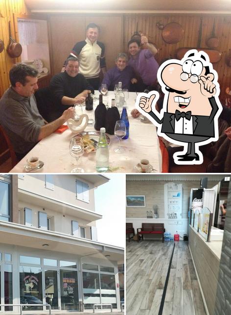 Siediti a un tavolo di Pizzeria Piadineria La Rustica