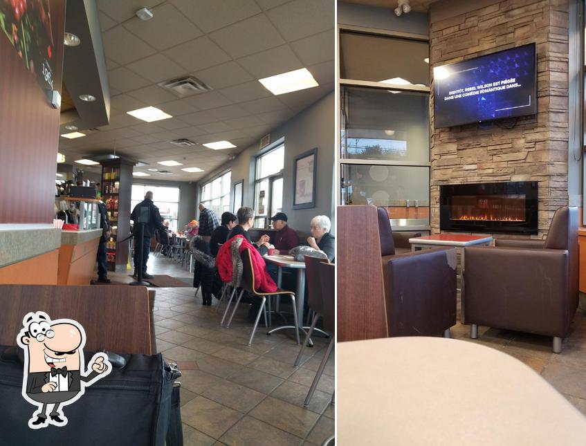 L'intérieur de Tim Hortons