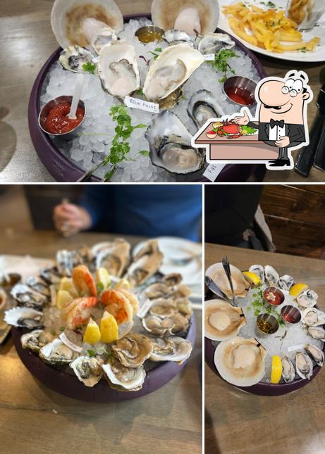 Отведайте блюда с морепродуктами в "The Legends Oyster Bar and Grill - Henderson"