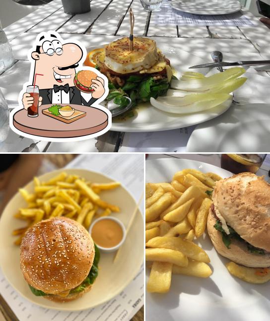 Get a burger at Berebere Oasis de Mar Restaurante Torre del Mar