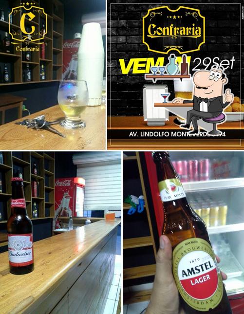 Veja imagens do interior do Confraria Pub