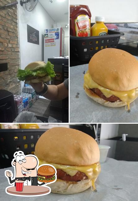 Delicie-se com um hambúrguer no Flame Burger