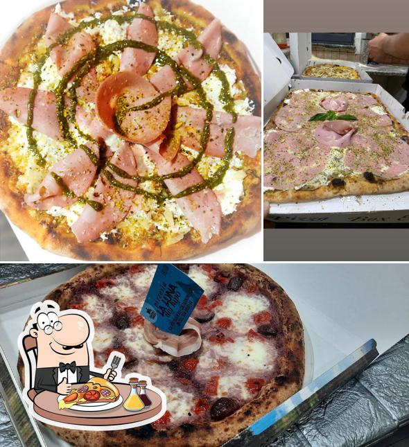 Scegli una pizza a Pizzeria la luna del lupo trasferita a pepe nero