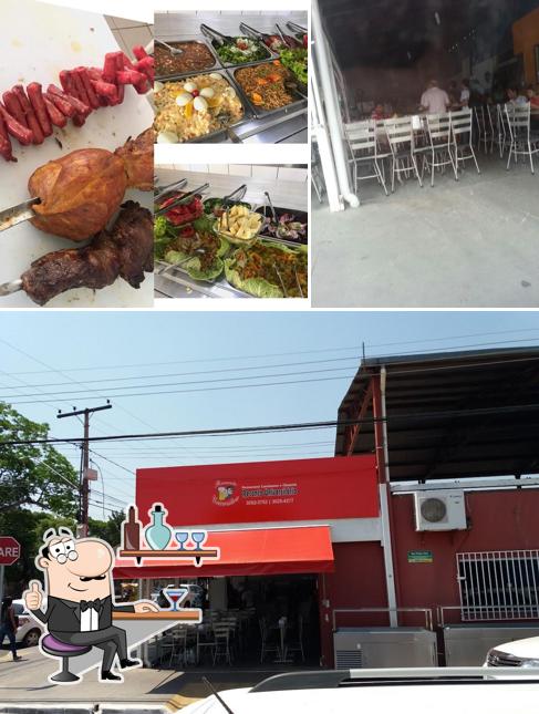 Entre diferentes coisas, interior e comida podem ser encontrados no Restaurante Delicias Do Chefe