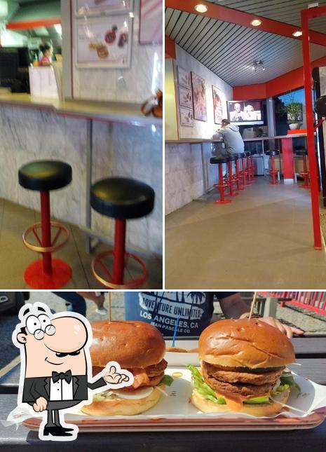 Hamburgerhut se distingue par sa intérieur et burger