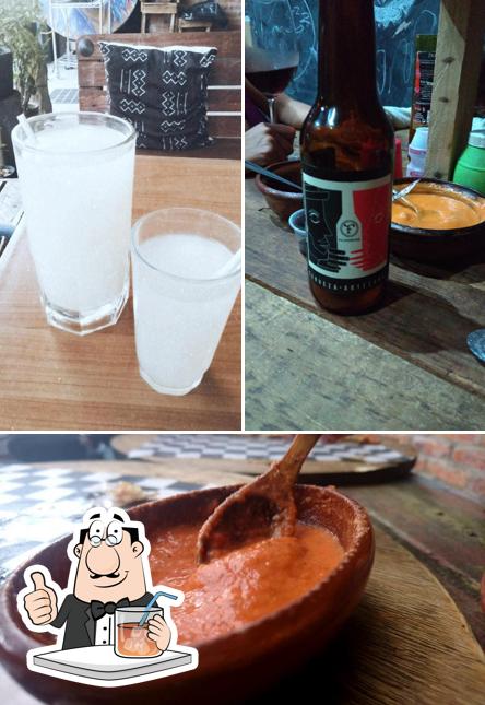 Взгляните на этот снимок, где видны напитки и еда в EL GRAN VENADO AZUL