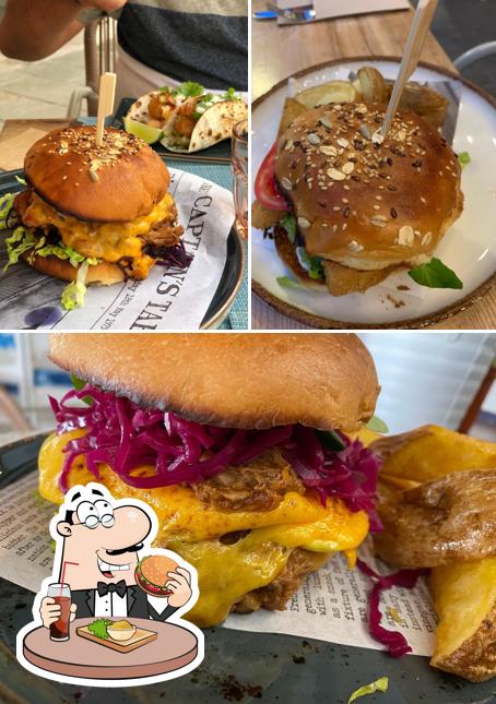 Pide una hamburguesa en Meraki Café & Gastrobar