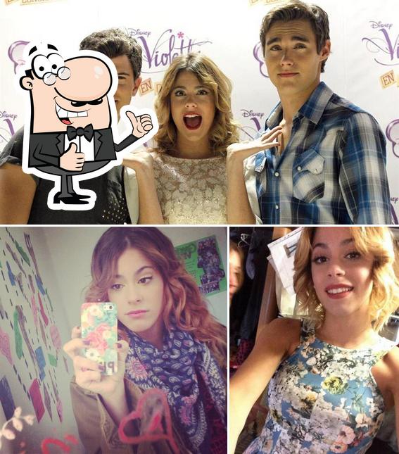 Regarder cette photo de Odio a las que insultan a Martina Stoessel