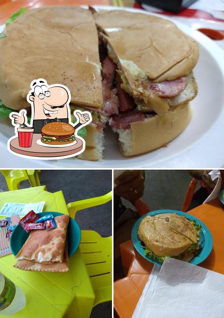 Experimente um hambúrguer no Cilão Pastelão e Lanchão