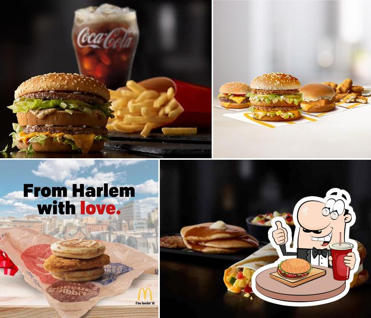 Закажите гамбургеры в "McDonald's"