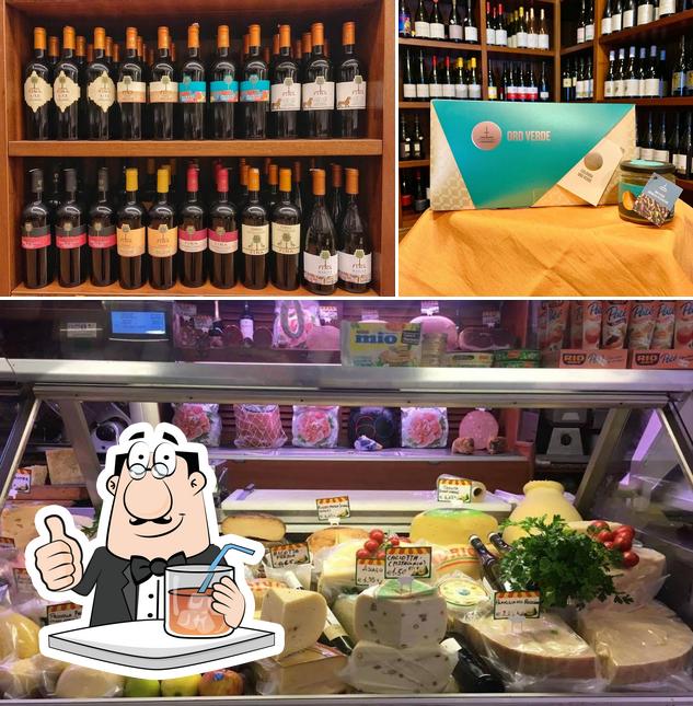 This is the image showing drink and food at Market Enoteca Bottari Vini e prodotti tipici siciliani