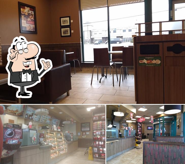 L'intérieur de Tim Hortons