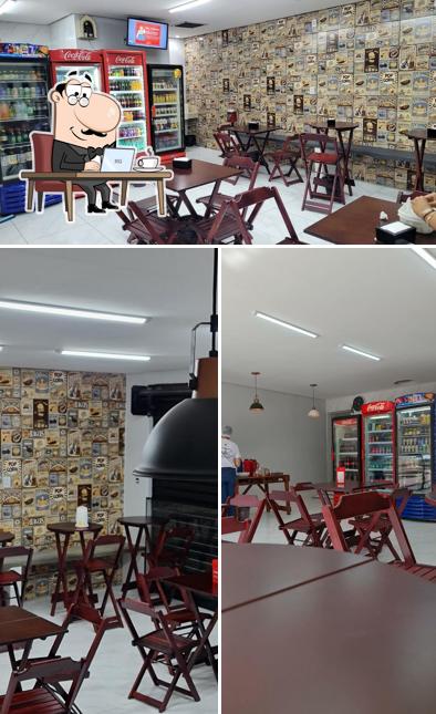 O interior do Café Nossa Sra. Aparecida