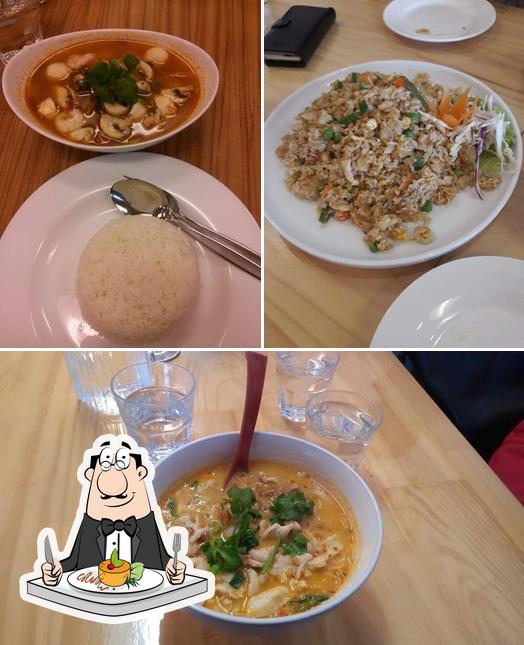 Food at Chada Thai