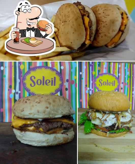 Peça um hambúrguer no Soleil Burger - Hamburgueria & Açaiteria