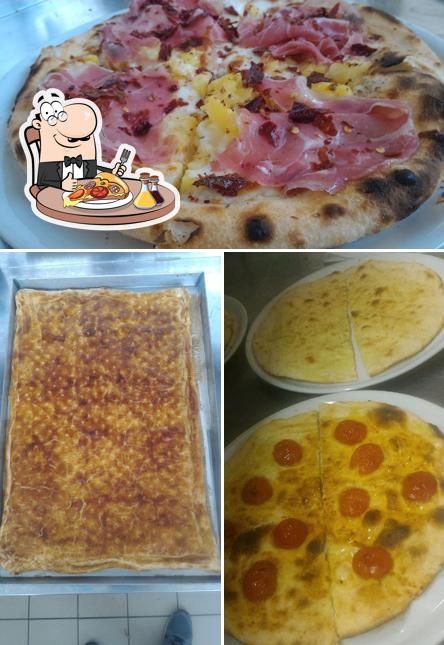 Prenditi una pizza a SAVANNA New Slot Cafè Bar Tabacchi Pizzeria