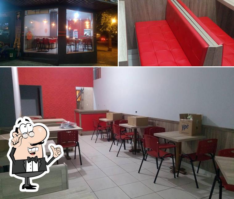 O interior do Mmhamburgueria