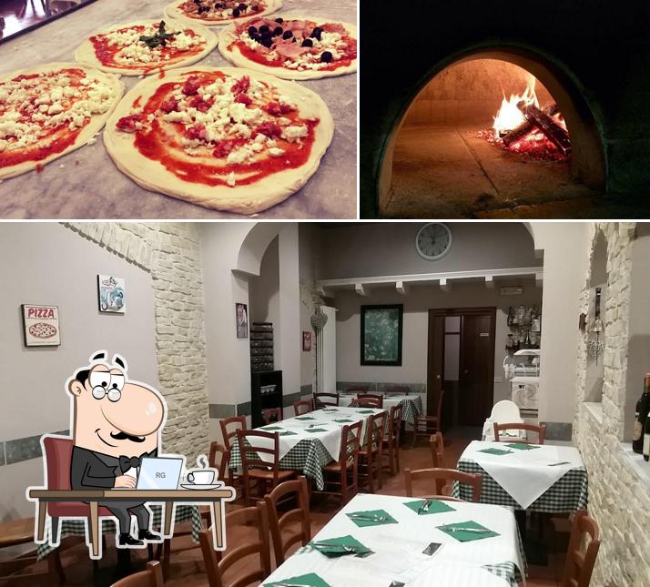 Questa è la immagine che raffigura la interni e pizza di La Piazzetta Pizzeria