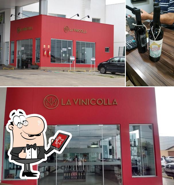 Entre diversos coisas, exterior e interior podem ser encontrados no La Vinicolla Vinheria Adega e Wine Bar