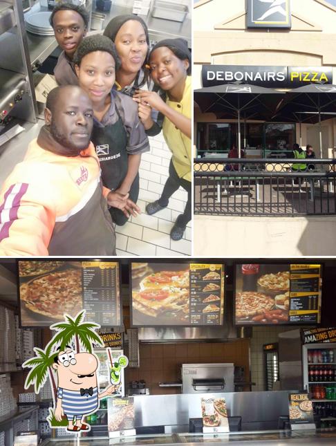 Regarder l'image de Debonairs Pizza