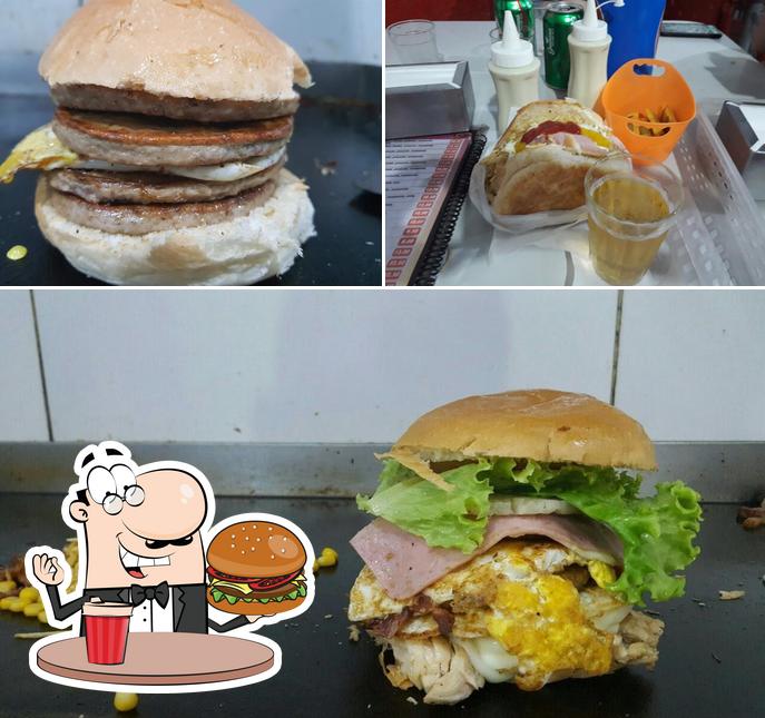 Delicie-se com um hambúrguer no Vídeo's Bar Lanches - Disk Entrega - Panquecas - Lanchonete