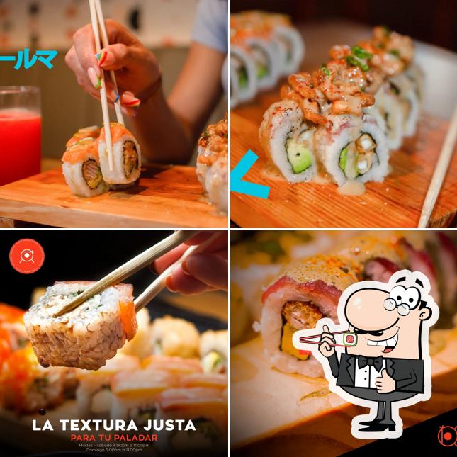 Prueba uno de sus distintos tipos de sushi