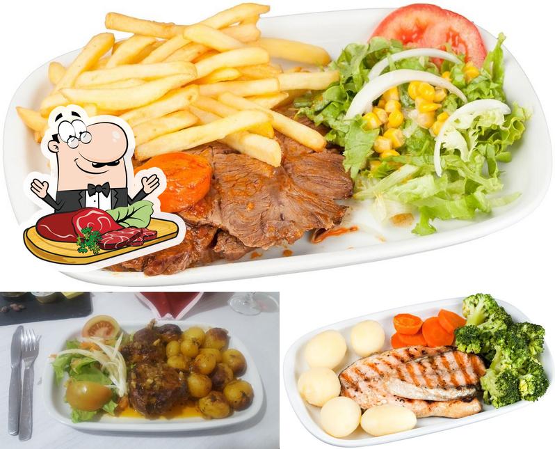Peça refeições de carne no Restaurante 'Os Três Pastorinhos'