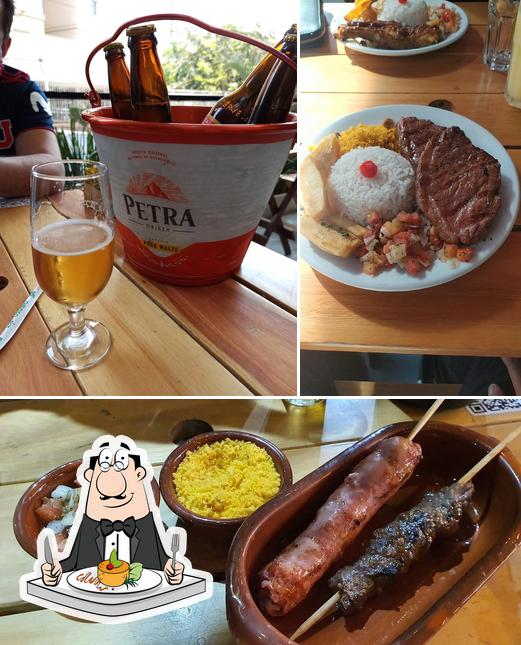 A comida e cerveja do restaurante