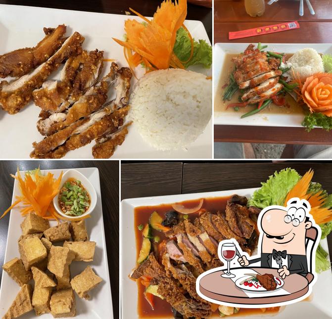 Probiert ein Fleischgericht bei Khao Hom