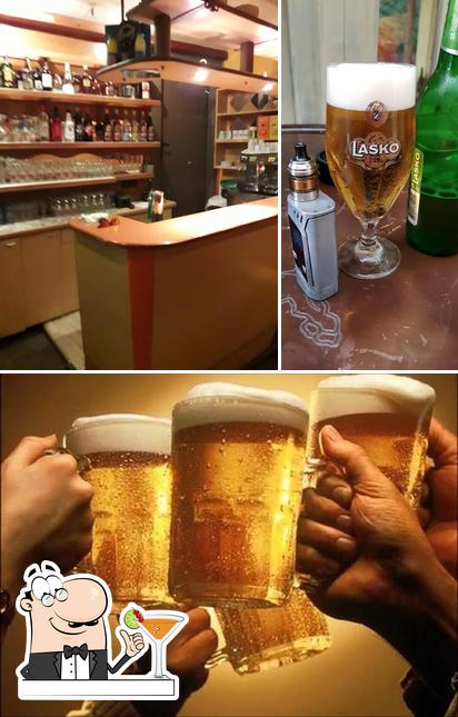 Tra le varie cose da Bar Maln si possono trovare la bevanda e bancone da bar